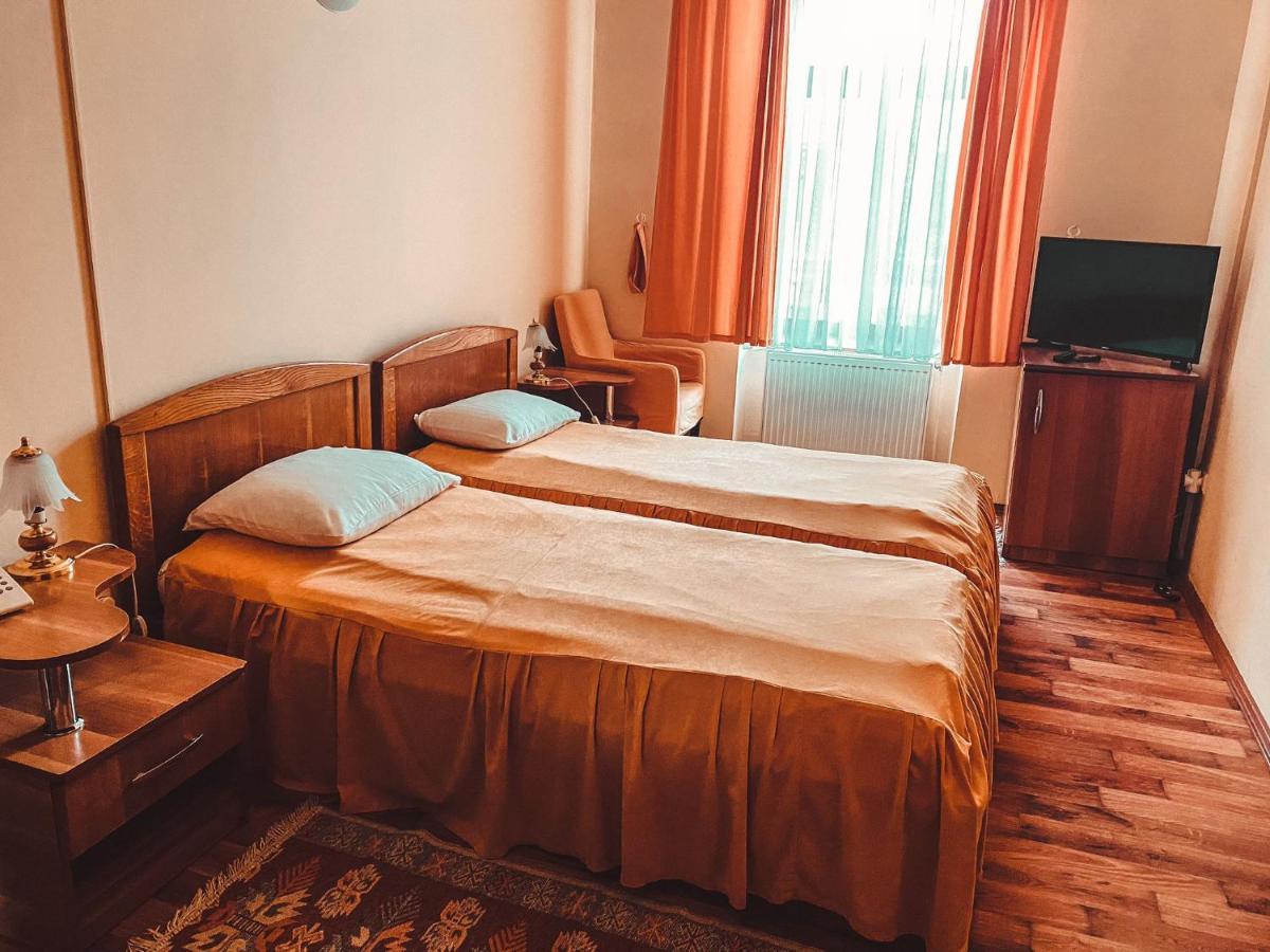 Vila Royal Hotel Sighetu Marmatiei Ngoại thất bức ảnh