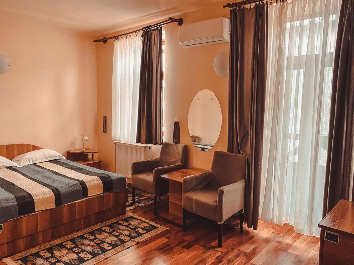 Vila Royal Hotel Sighetu Marmatiei Ngoại thất bức ảnh